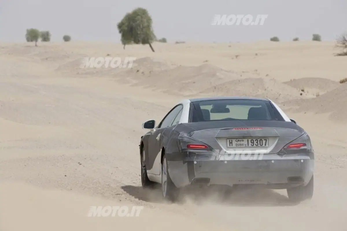 Nuova Mercedes-Benz SL: prime immagini e informazioni ufficiali (2)