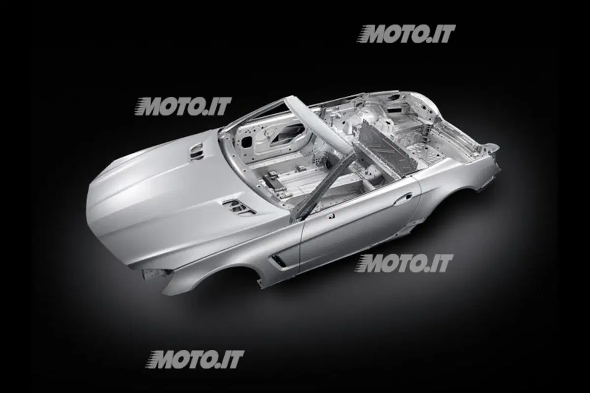 Nuova Mercedes-Benz SL: prime immagini e informazioni ufficiali (6)