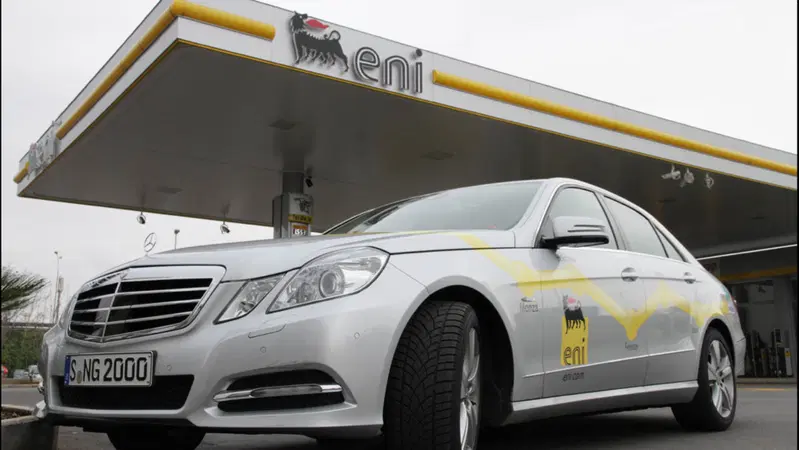 Mercedes-Benz ed Eni: via al giro d'Italia a metano