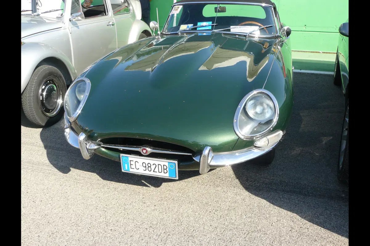 La mitica Jaguar E compie 50 anni (2)