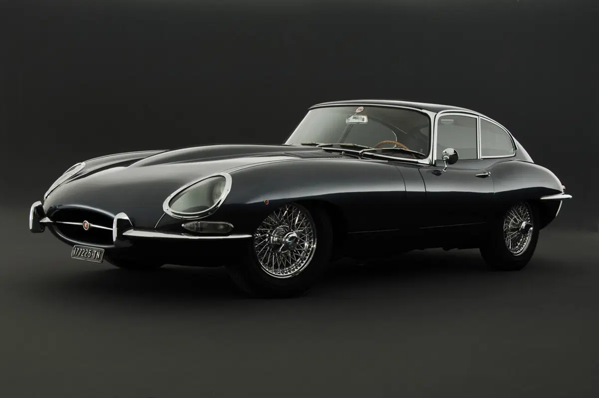 La mitica Jaguar E compie 50 anni (4)