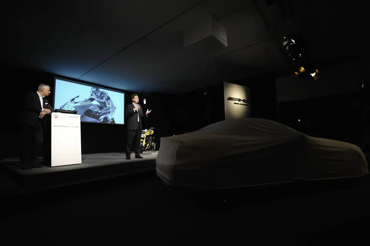 Mercedes-Benz SLK 55 AMG Streetfighter Yellow (3)