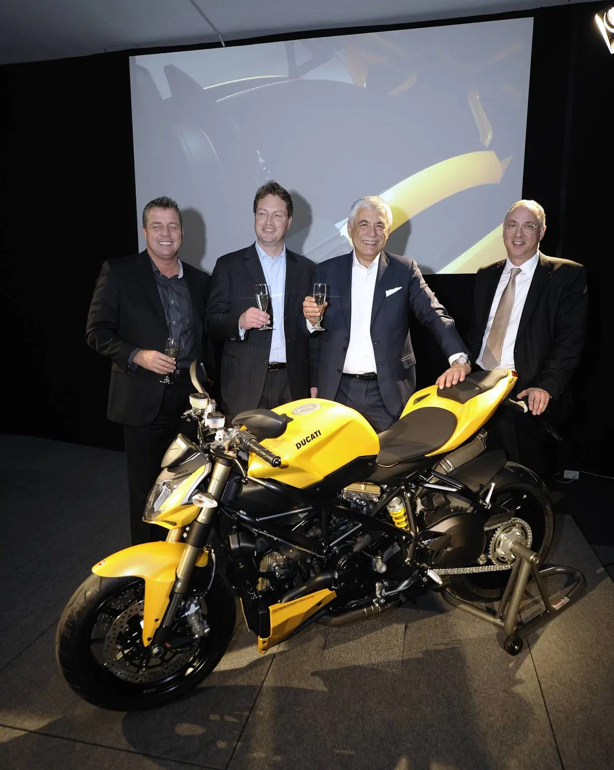 Mercedes-Benz SLK 55 AMG Streetfighter Yellow (11)
