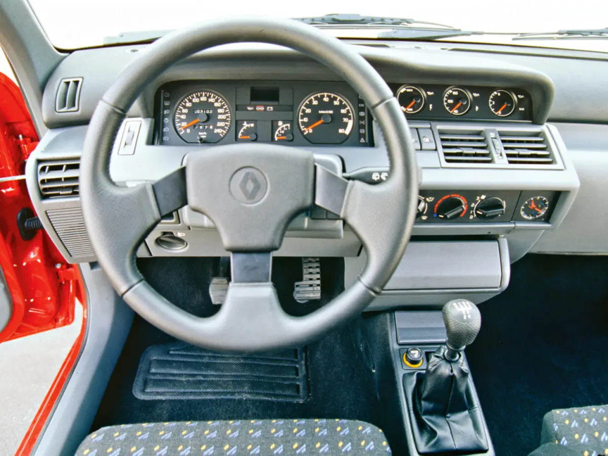 Quale era meglio, Confronto storiche: Fiat Uno Vs Renault Clio I (2)