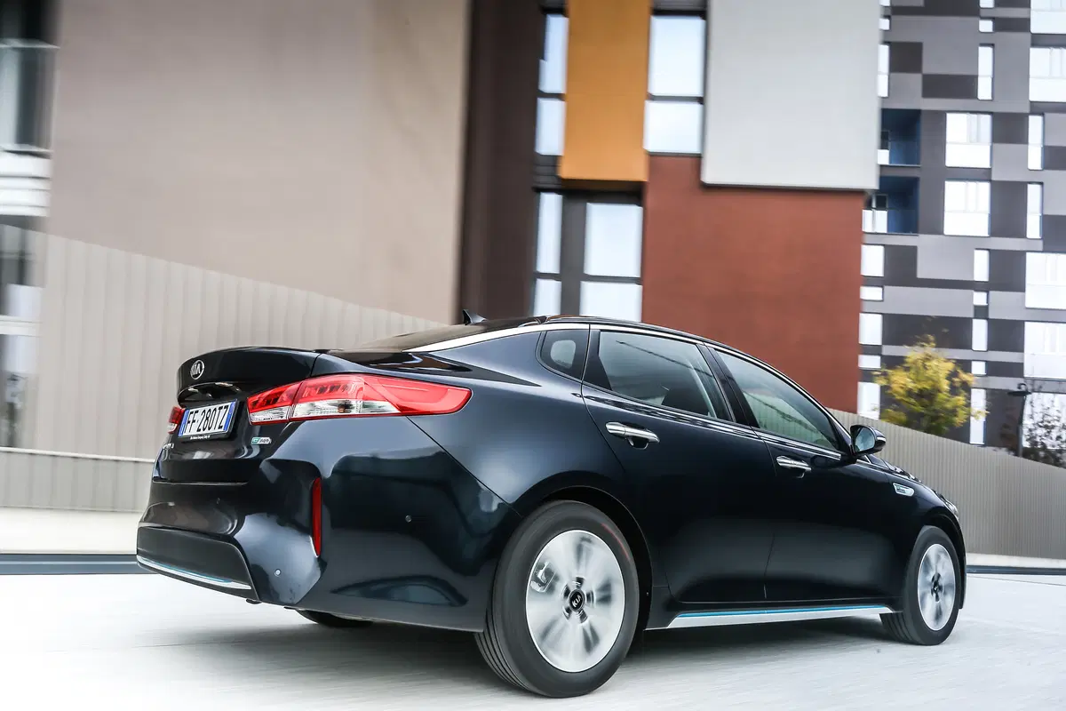 Kia Optima Plug-In Hybrid [Video primo test]