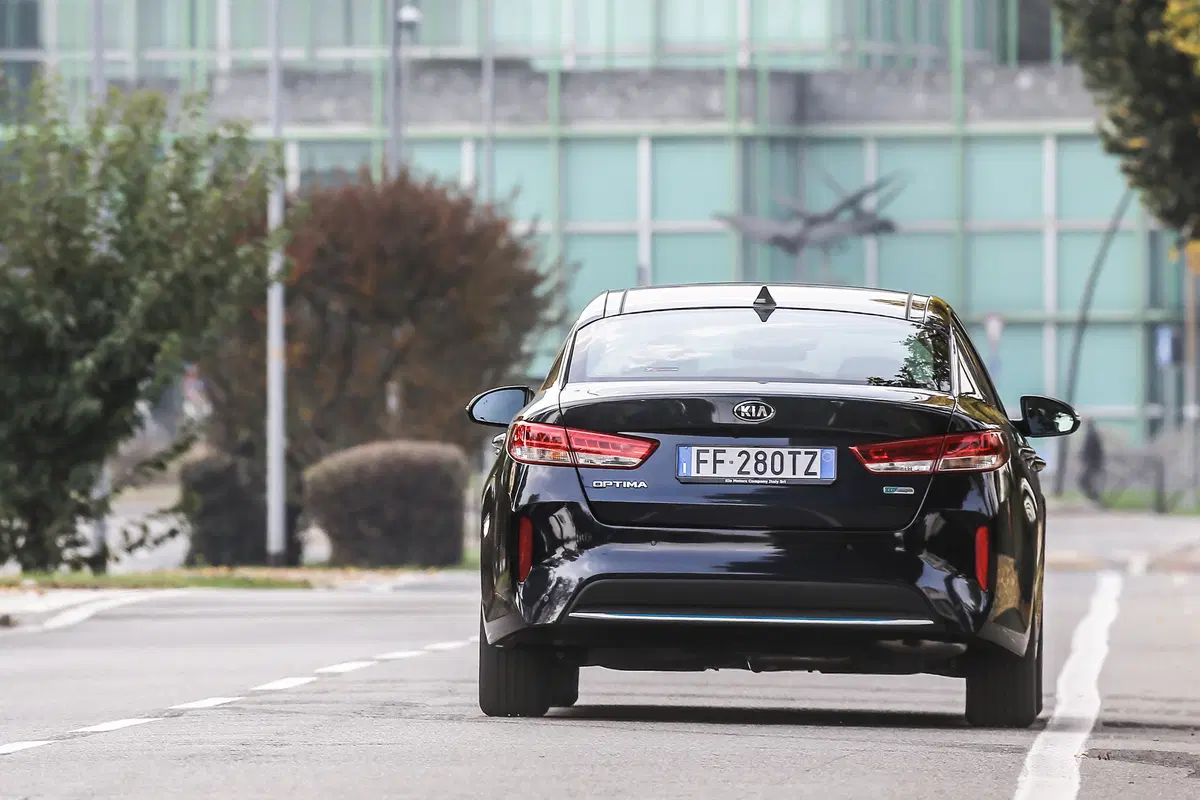 Kia Optima Plug-In Hybrid [Video primo test] (5)