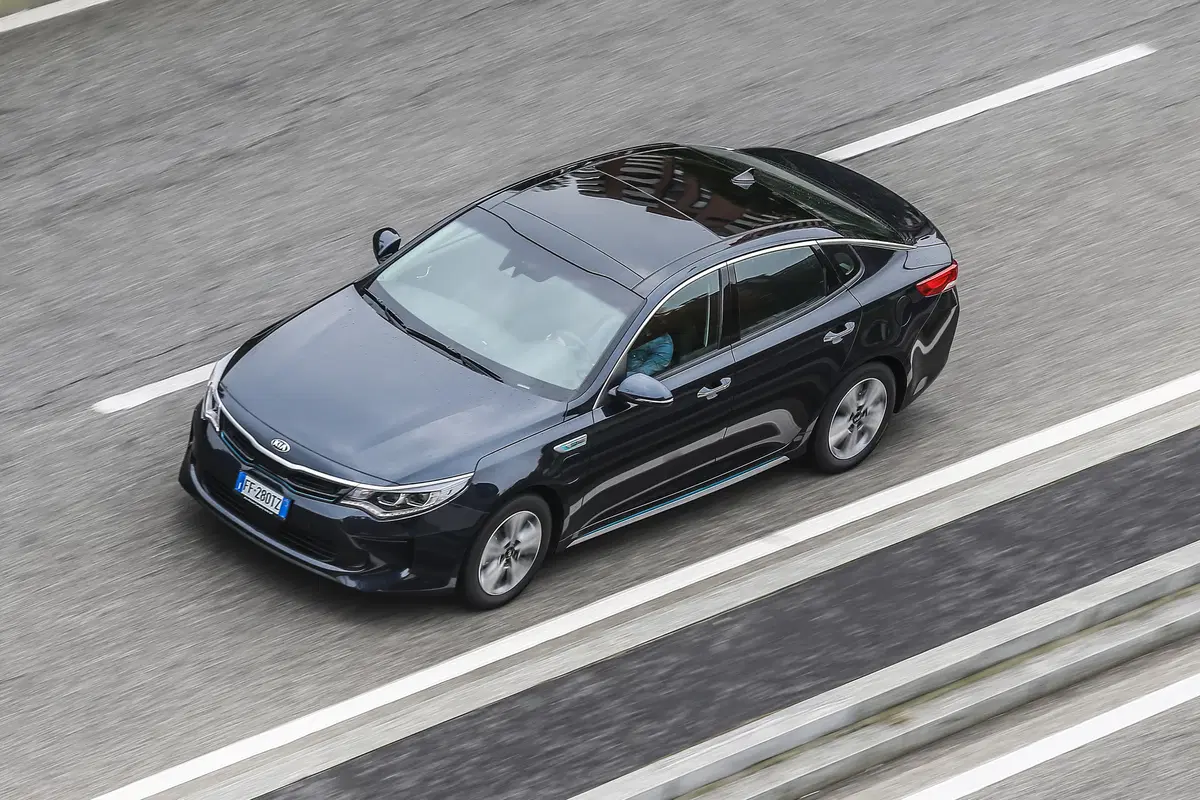 Kia Optima Plug-In Hybrid [Video primo test] (6)