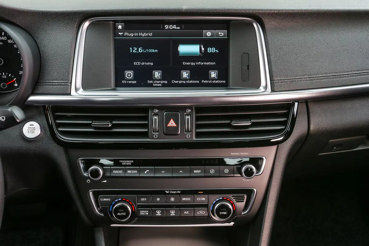 Kia Optima Plug-In Hybrid [Video primo test] (7)