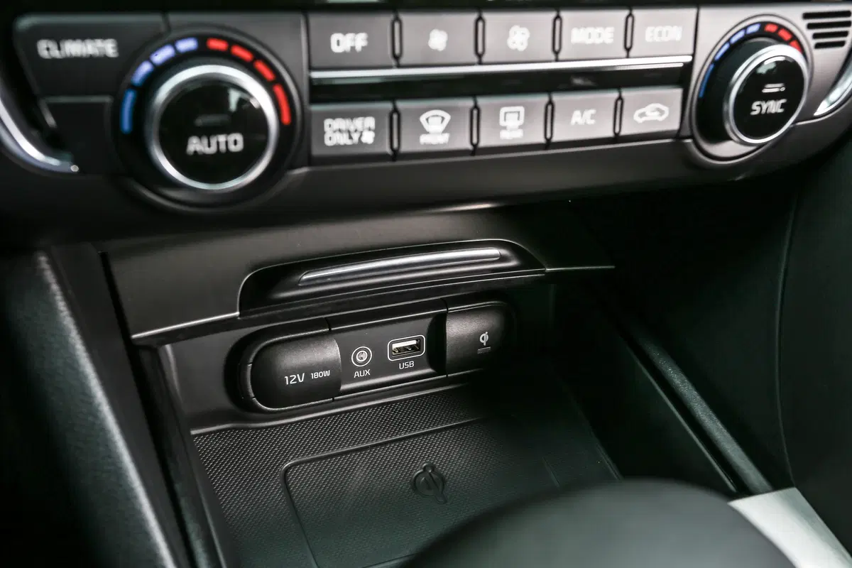Kia Optima Plug-In Hybrid [Video primo test] (3)