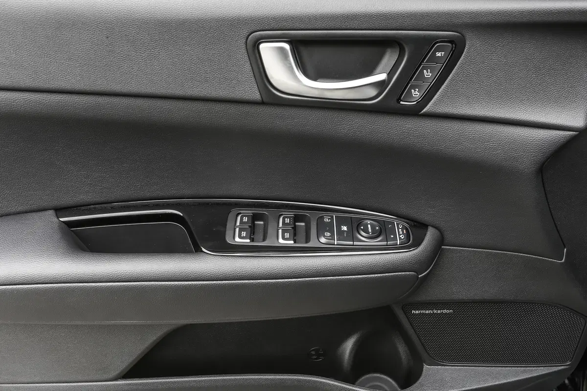 Kia Optima Plug-In Hybrid [Video primo test] (8)