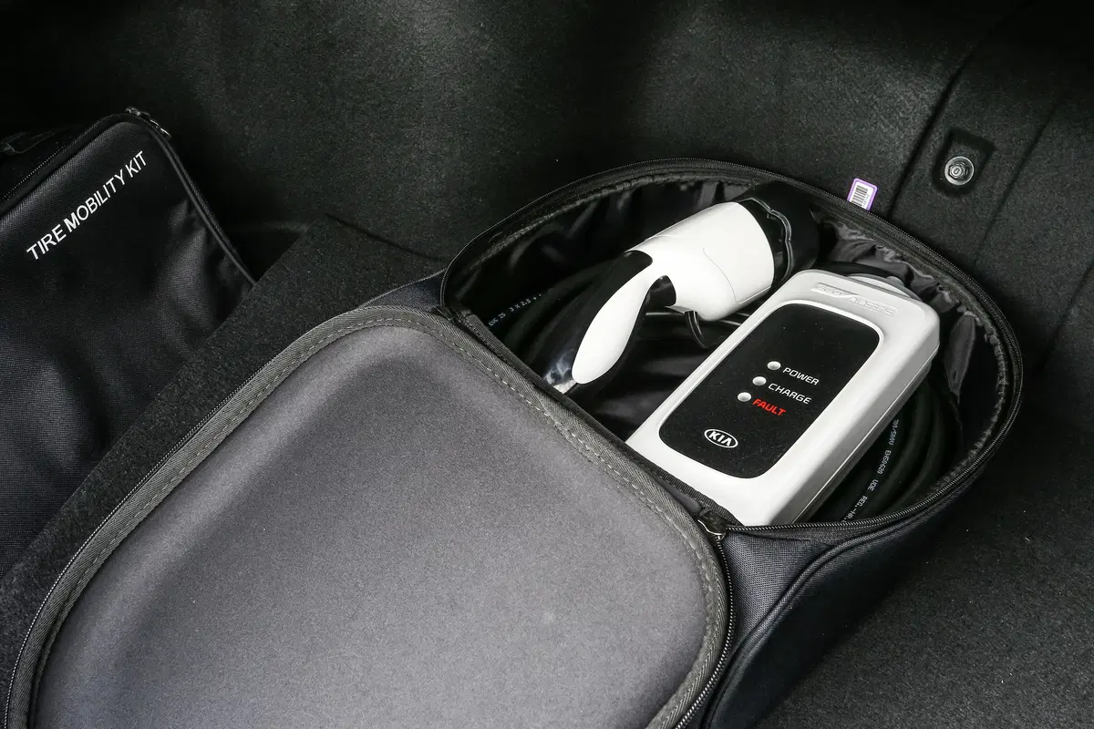Kia Optima Plug-In Hybrid [Video primo test] (9)