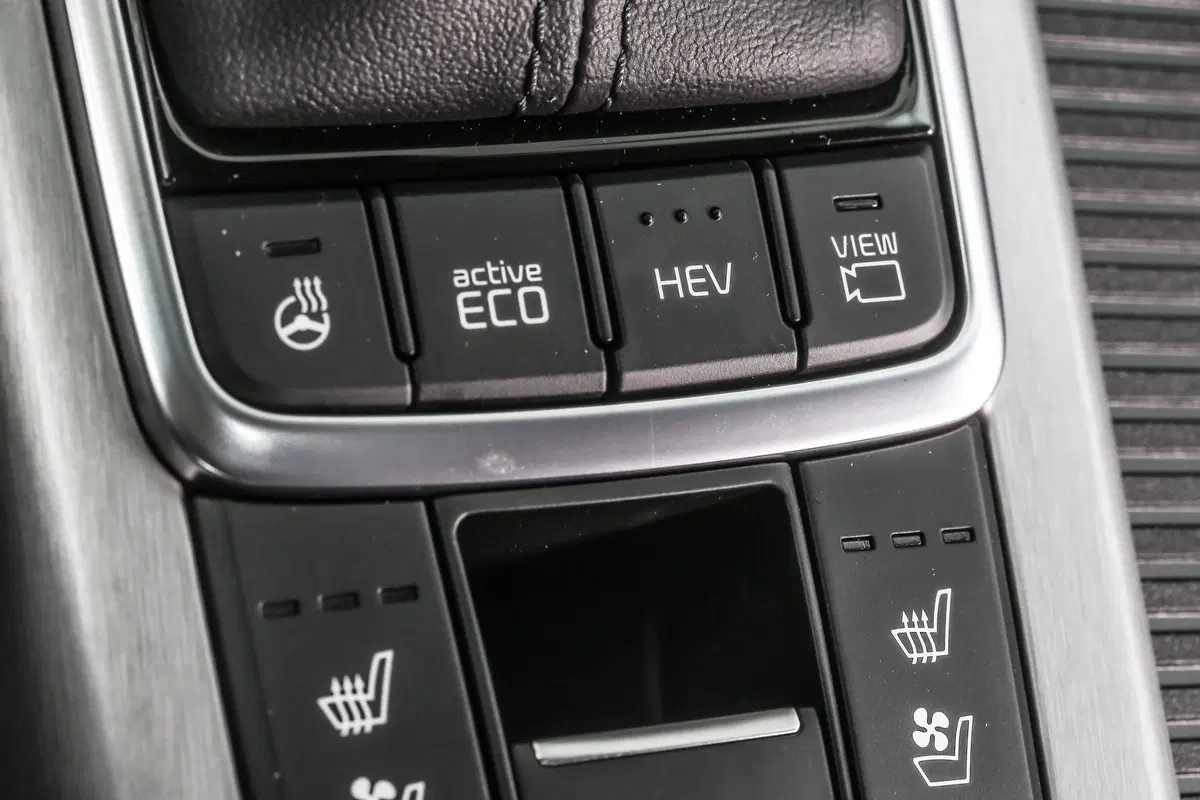Kia Optima Plug-In Hybrid [Video primo test] (6)