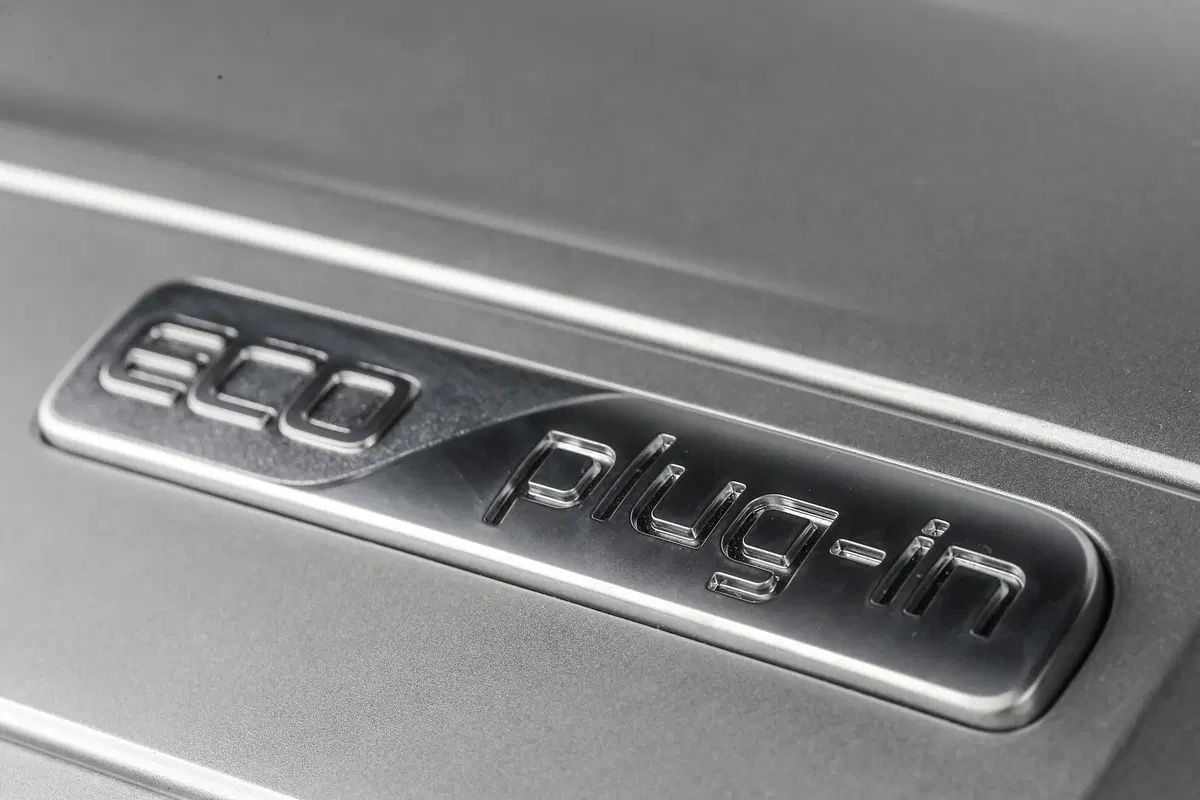 Kia Optima Plug-In Hybrid [Video primo test] (12)