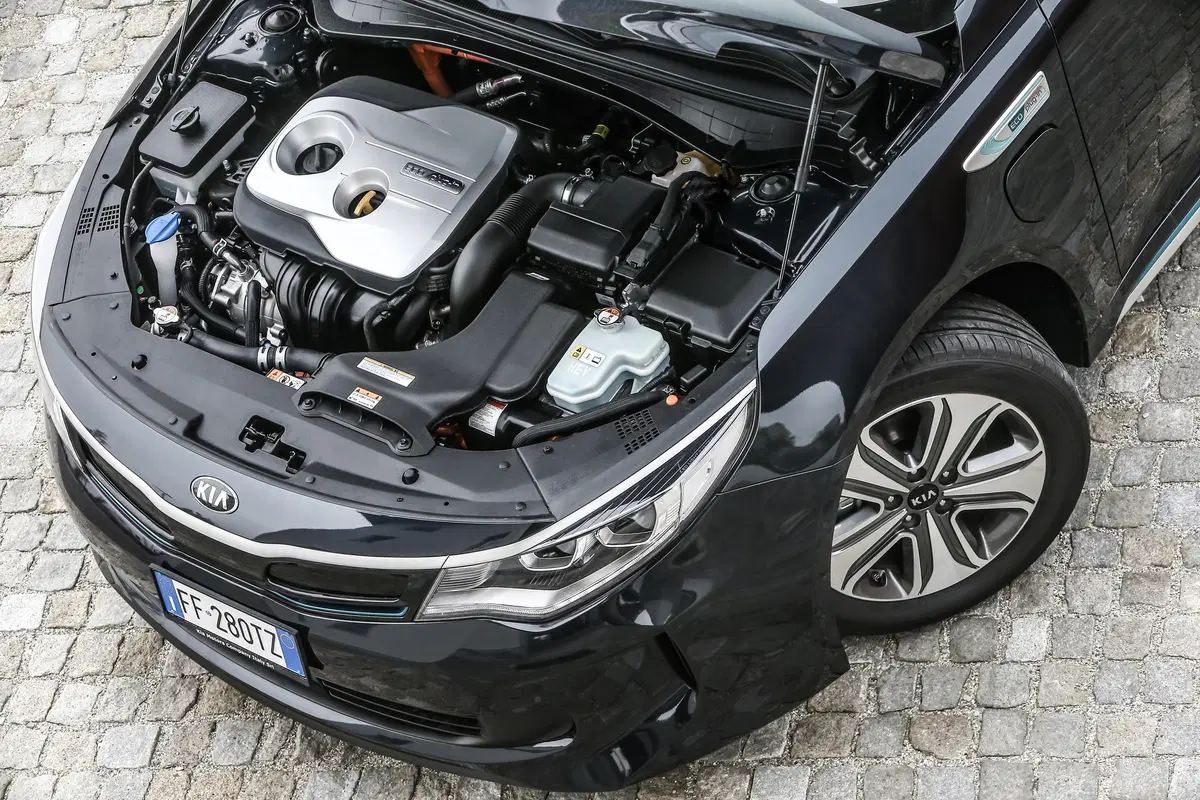 Kia Optima Plug-In Hybrid [Video primo test] (13)