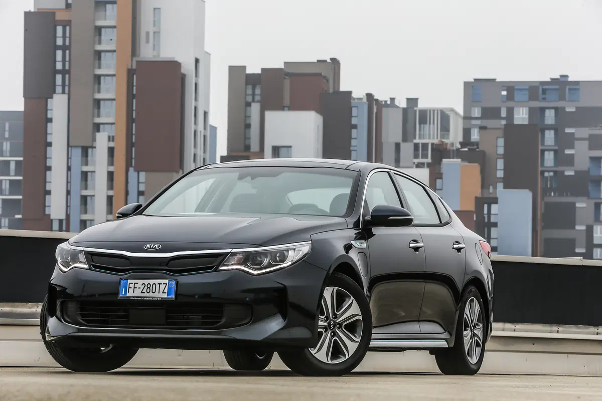 Kia Optima Plug-In Hybrid [Video primo test] (4)