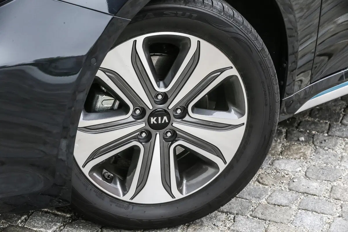 Kia Optima Plug-In Hybrid [Video primo test] (9)