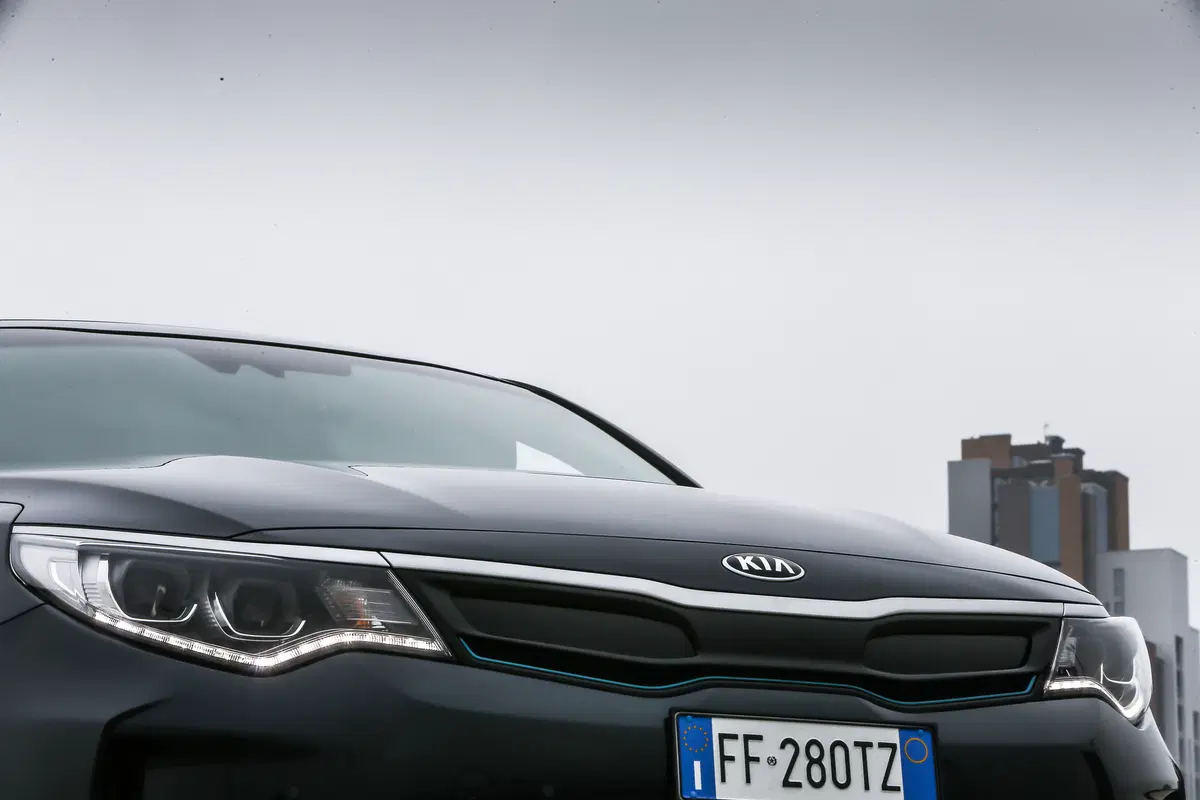 Kia Optima Plug-In Hybrid [Video primo test] (8)