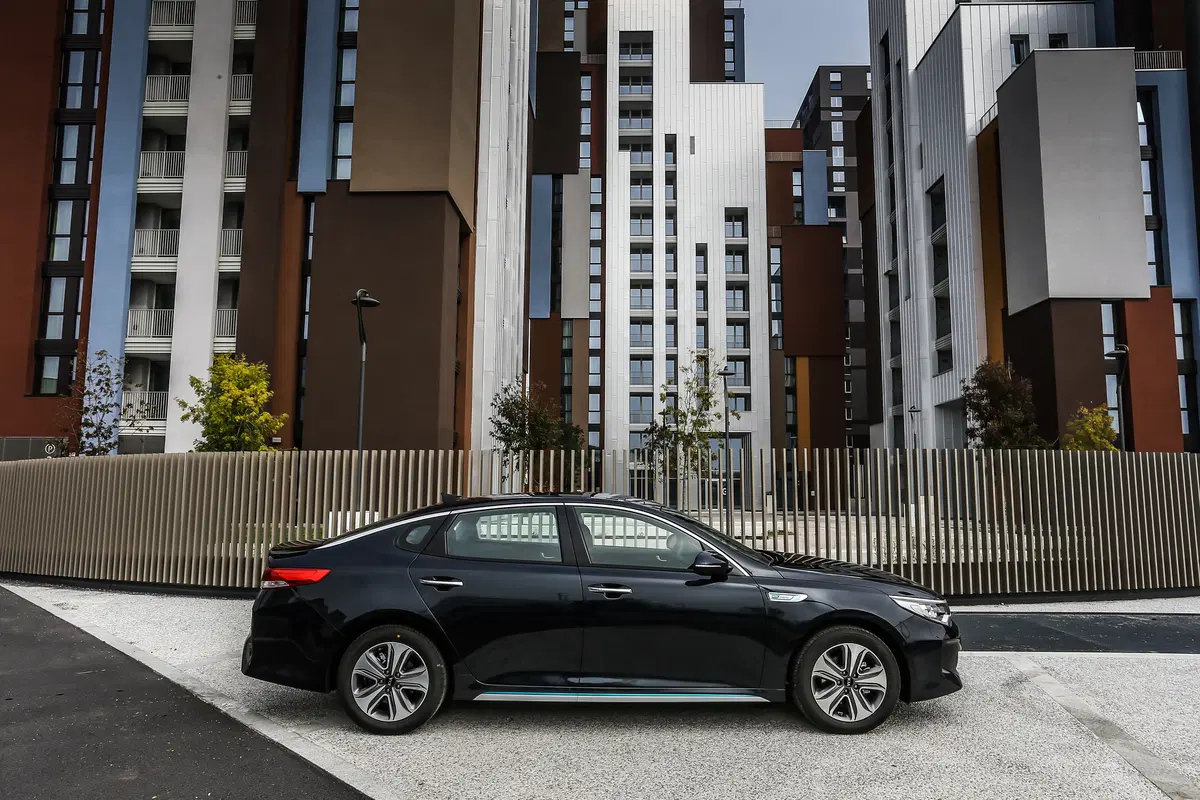 Kia Optima Plug-In Hybrid [Video primo test] (3)