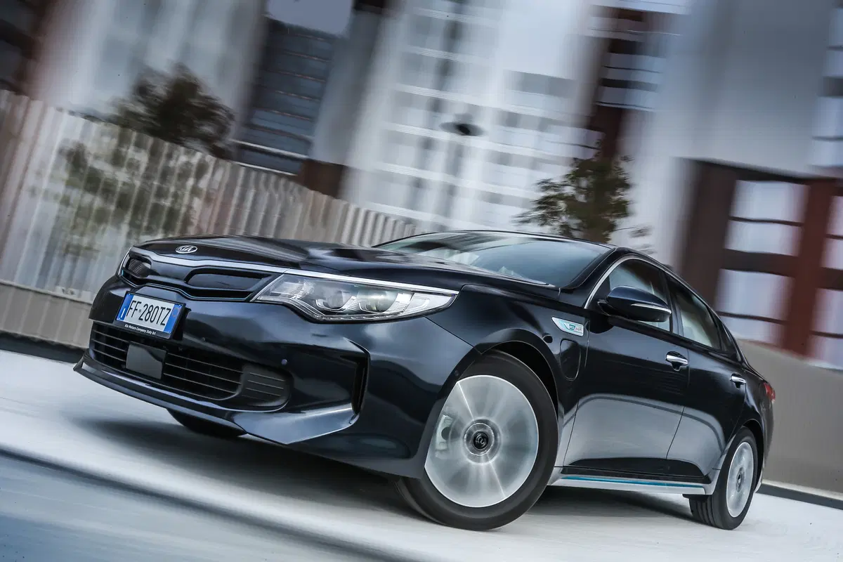 Kia Optima Plug-In Hybrid [Video primo test] (3)