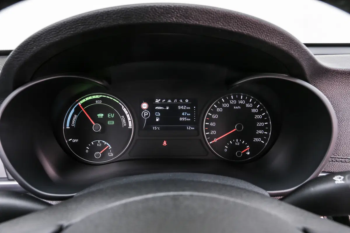 Kia Optima Plug-In Hybrid [Video primo test] (8)