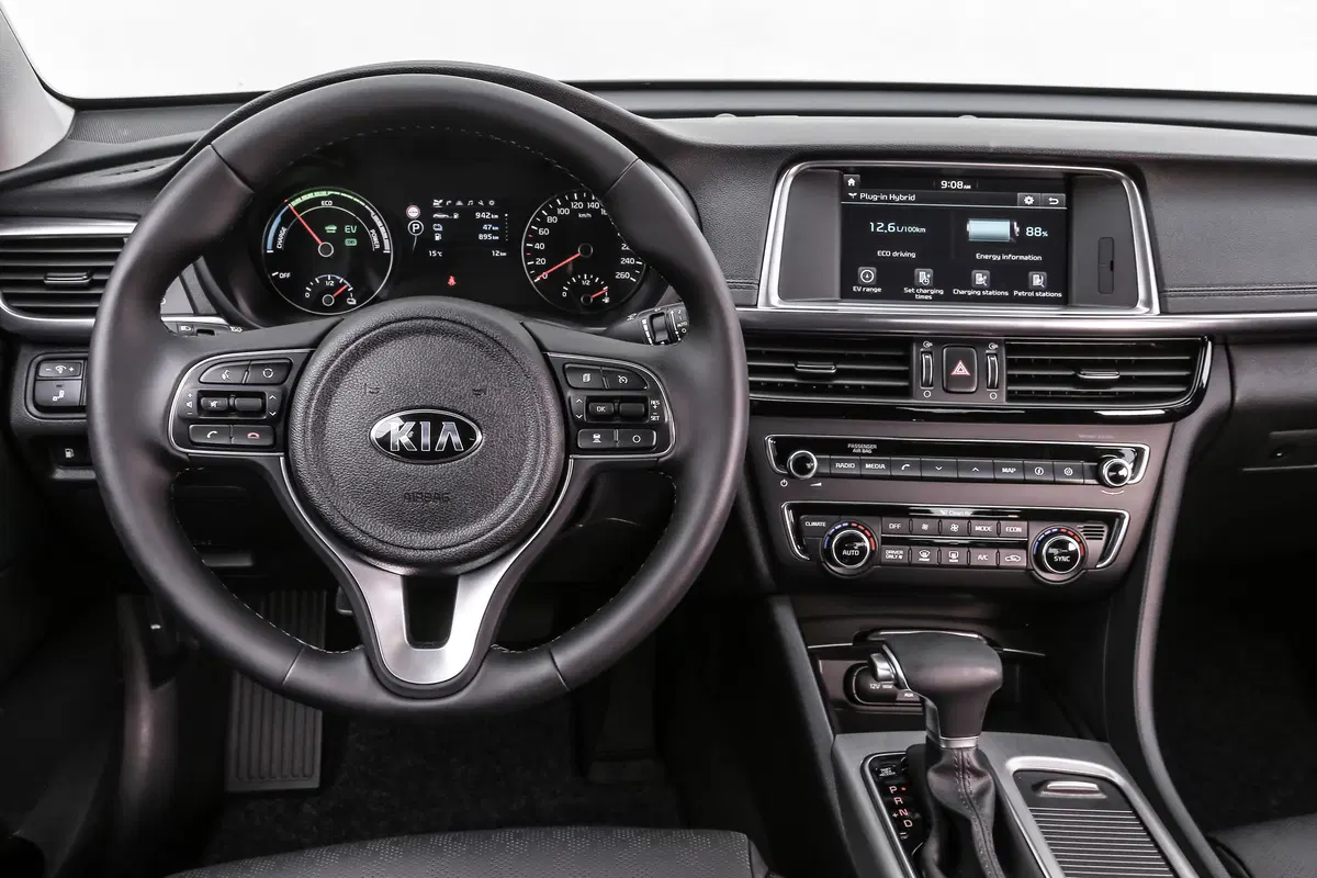 Kia Optima Plug-In Hybrid [Video primo test] (6)