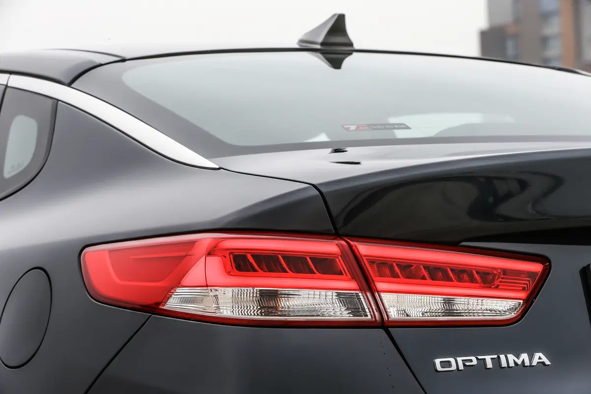 Kia Optima Plug-In Hybrid [Video primo test] (11)