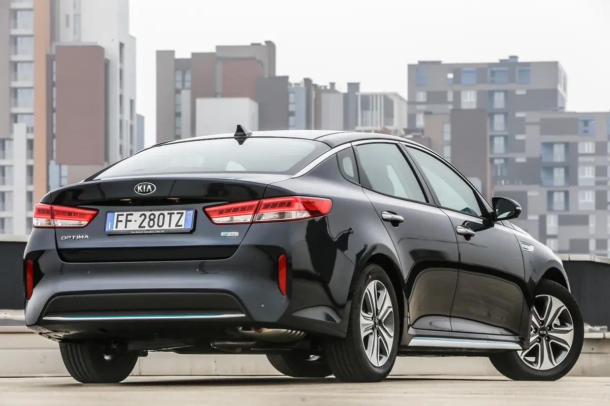 Kia Optima Plug-In Hybrid [Video primo test]
