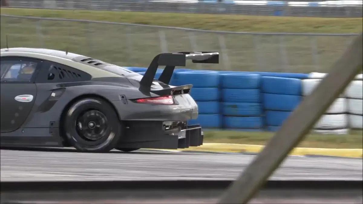 Porsche 911 RSR 2017: avrà il motore centrale come la 911 GT1? (3)