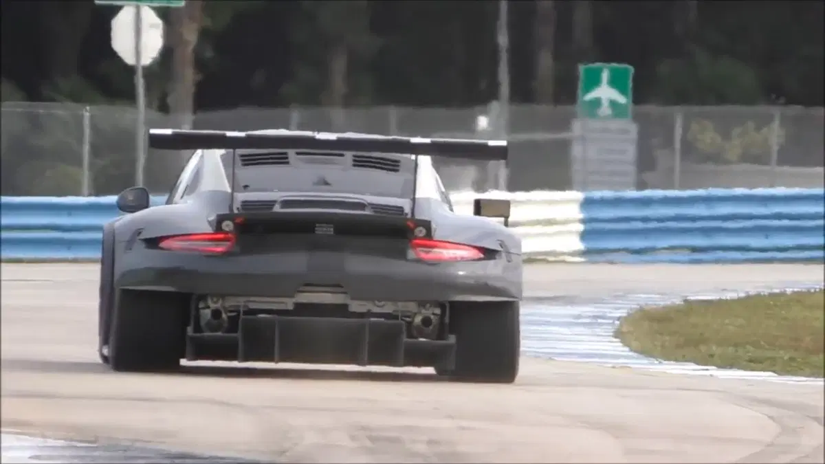 Porsche 911 RSR 2017: avrà il motore centrale come la 911 GT1? (4)
