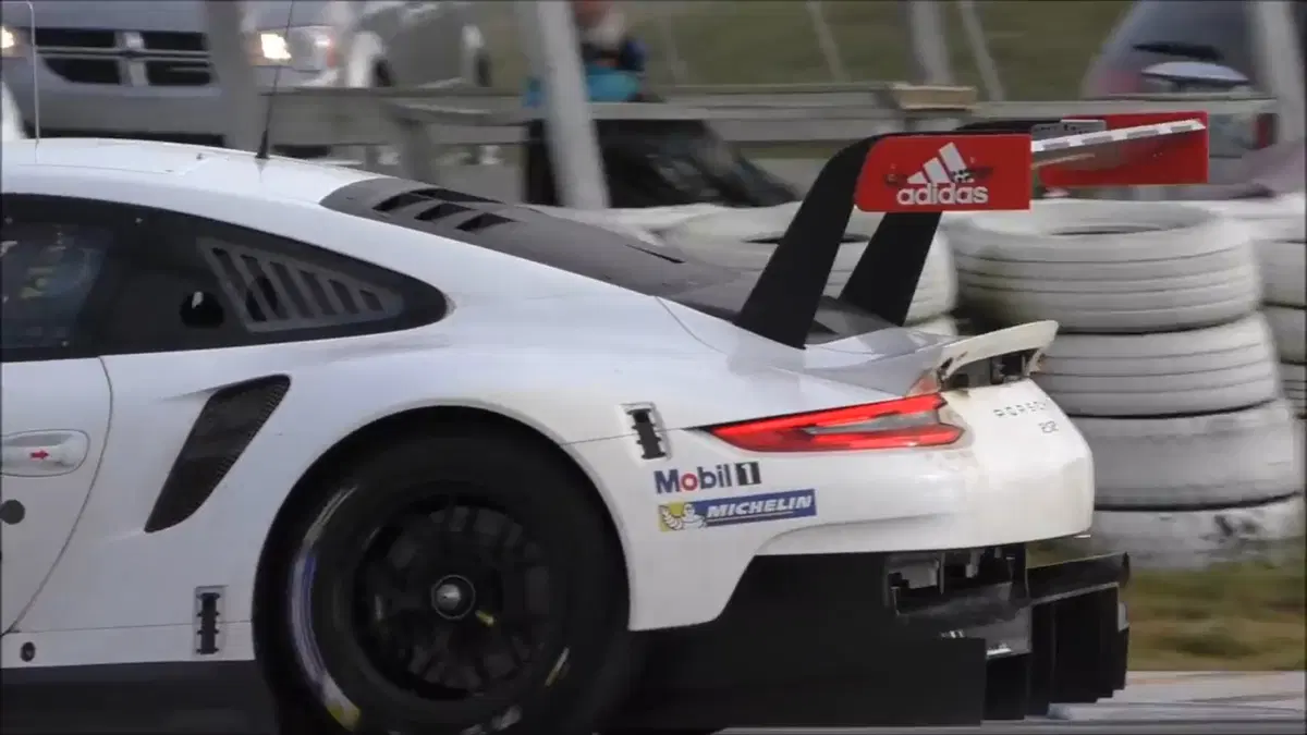 Porsche 911 RSR 2017: avrà il motore centrale come la 911 GT1? (5)