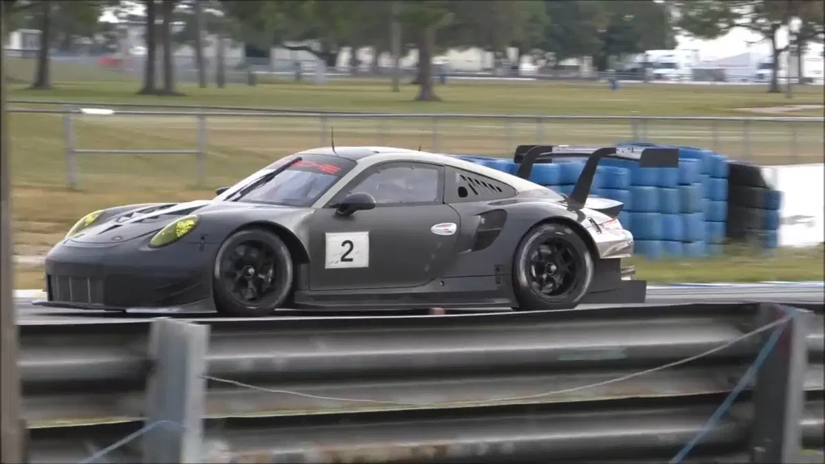 Porsche 911 RSR 2017: avrà il motore centrale come la 911 GT1? (6)
