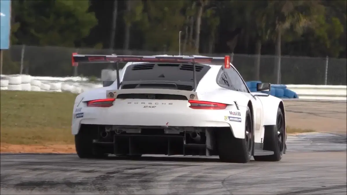 Porsche 911 RSR 2017: avrà il motore centrale come la 911 GT1? (8)