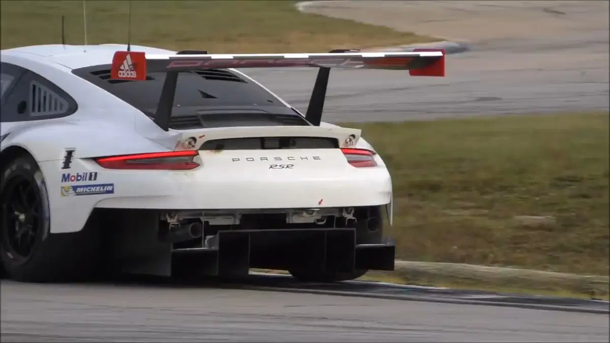 Porsche 911 RSR 2017: avrà il motore centrale come la 911 GT1? (2)