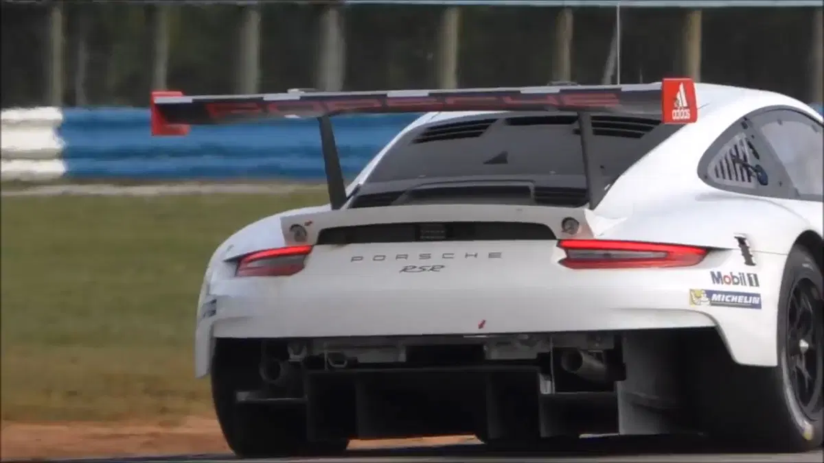 Porsche 911 RSR 2017: avrà il motore centrale come la 911 GT1? (9)