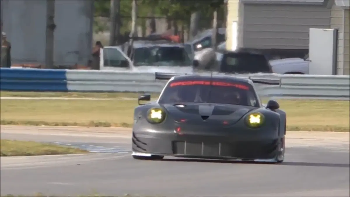 Porsche 911 RSR 2017: avrà il motore centrale come la 911 GT1? (11)