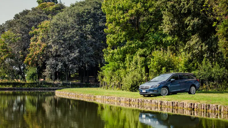 Opel Astra Sports Tourer, l'evoluzione della station | Guarda lo speciale multimediale