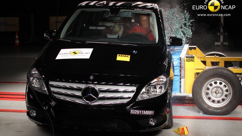 Mercedes-Benz: 5 stelle Euro NCAP per Classe B, C ed M