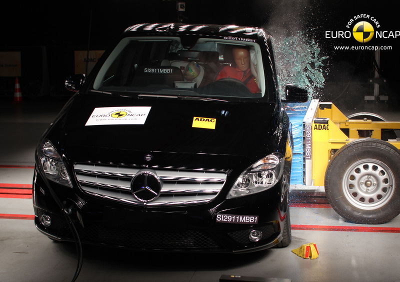 Mercedes-Benz: 5 stelle Euro NCAP per Classe B, C ed M