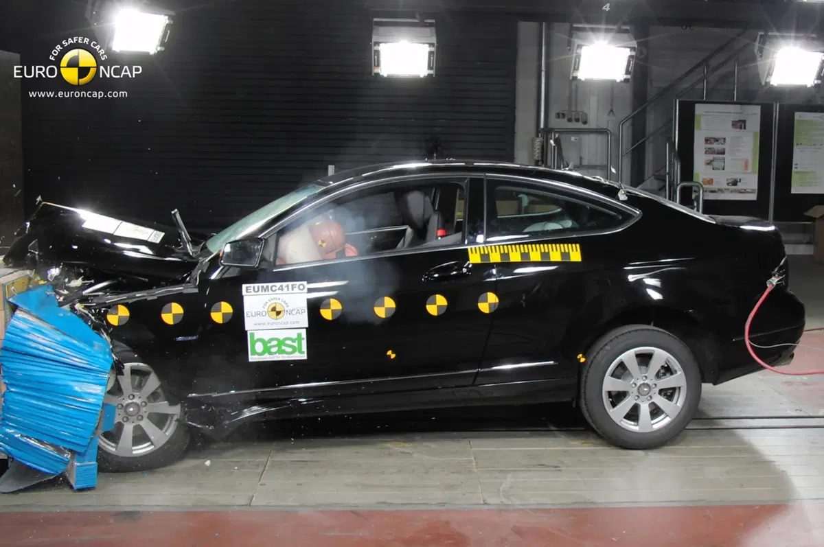 Mercedes-Benz: 5 stelle Euro NCAP per Classe B, C ed M (6)