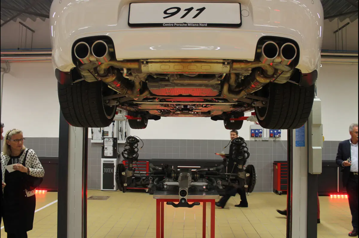 Porsche: inaugurato un nuovo dealer a Milano (12)