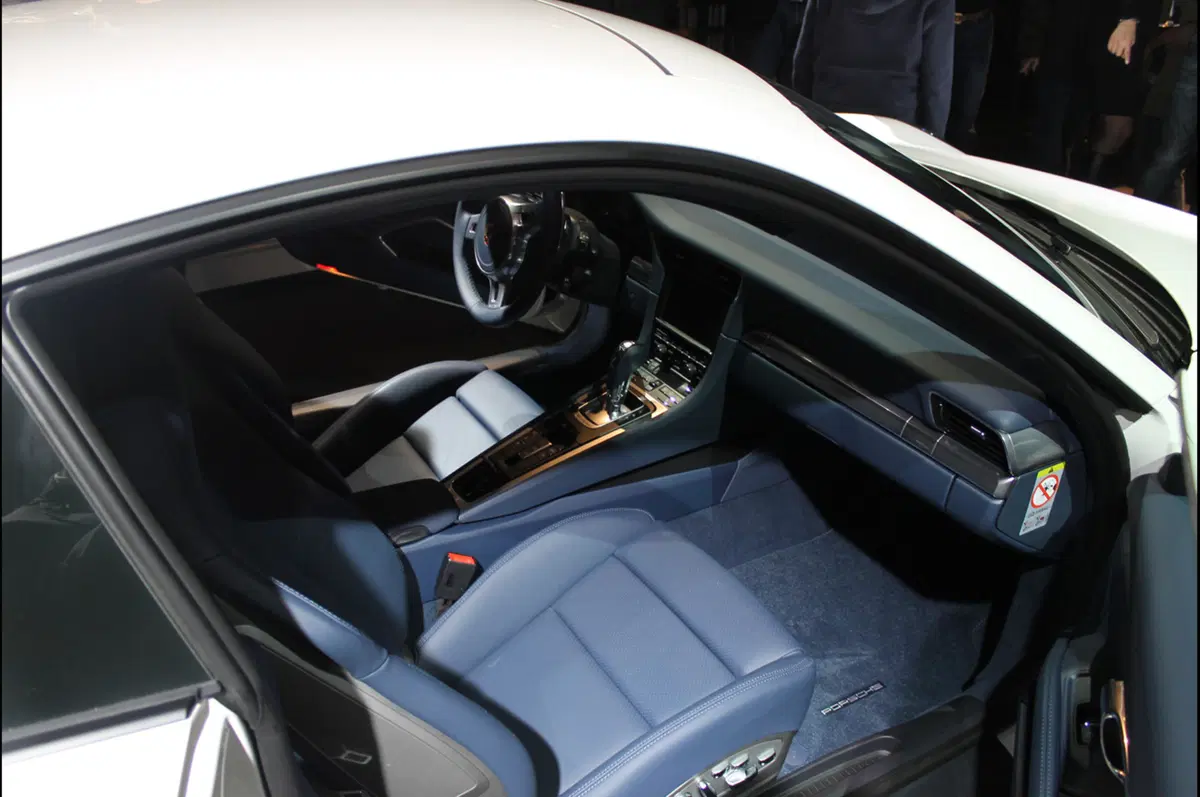 Porsche: inaugurato un nuovo dealer a Milano (15)