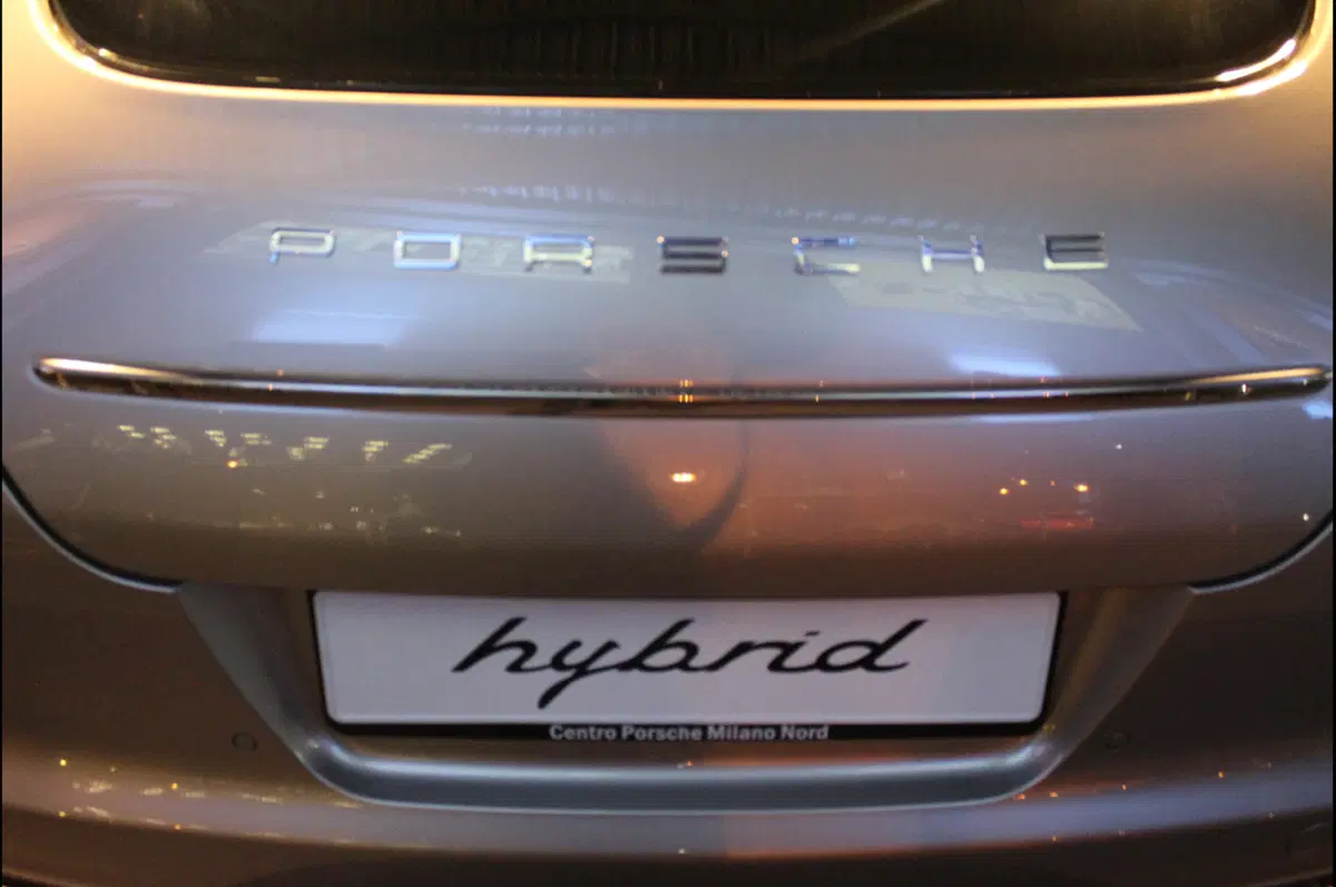 Porsche: inaugurato un nuovo dealer a Milano (62)