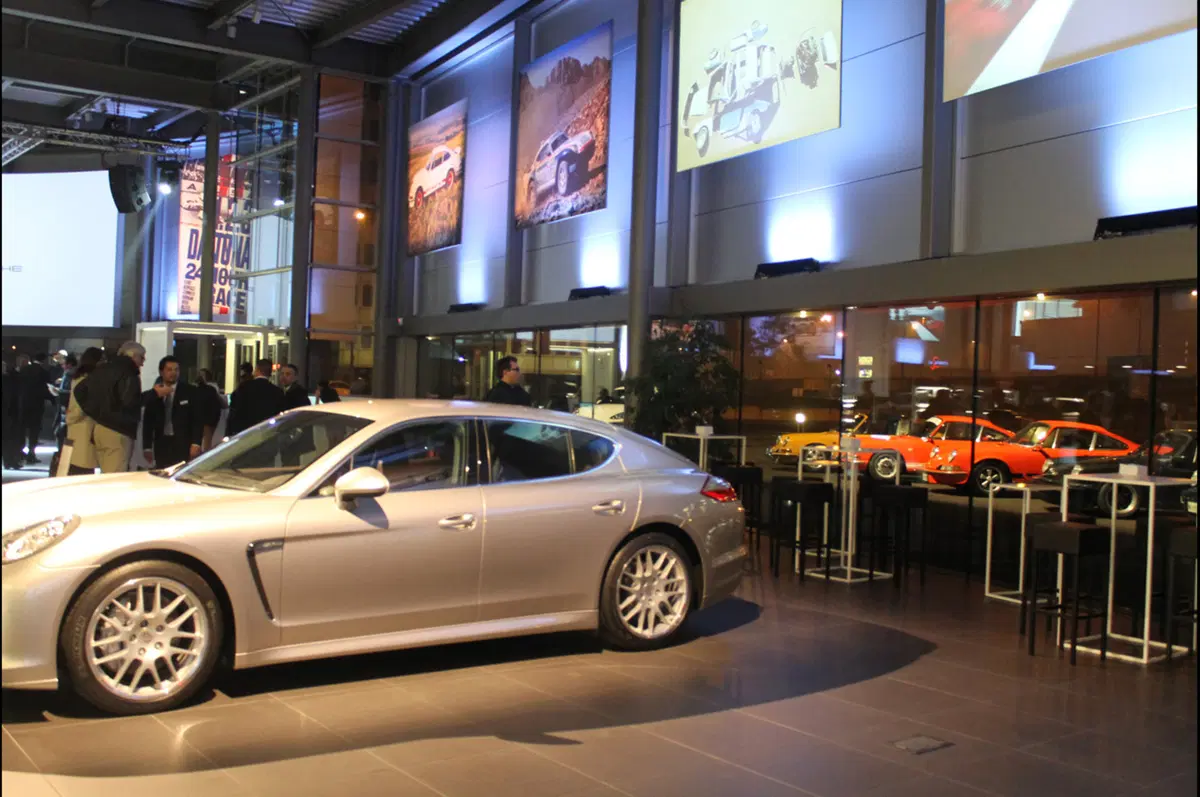 Porsche: inaugurato un nuovo dealer a Milano (98)