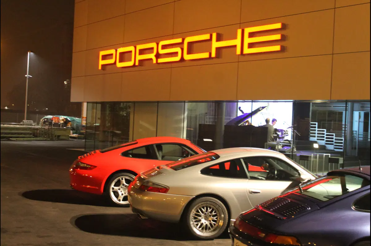 Porsche: inaugurato un nuovo dealer a Milano (147)