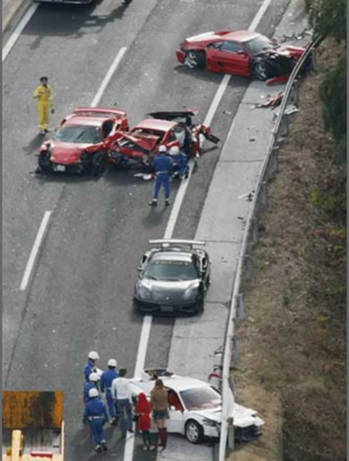Giappone: 8 Ferrari coinvolte in un incidente stradale (3)