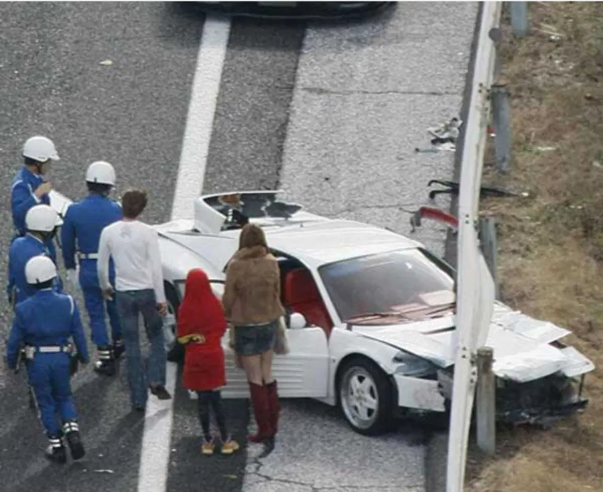 Giappone: 8 Ferrari coinvolte in un incidente stradale (4)