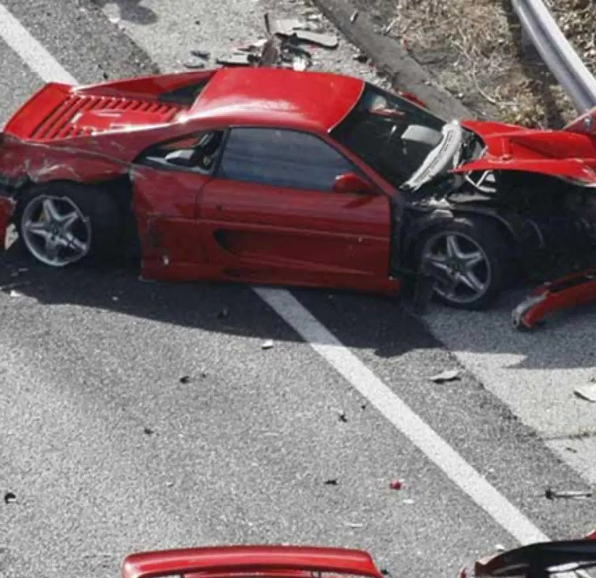 Giappone: 8 Ferrari coinvolte in un incidente stradale (5)
