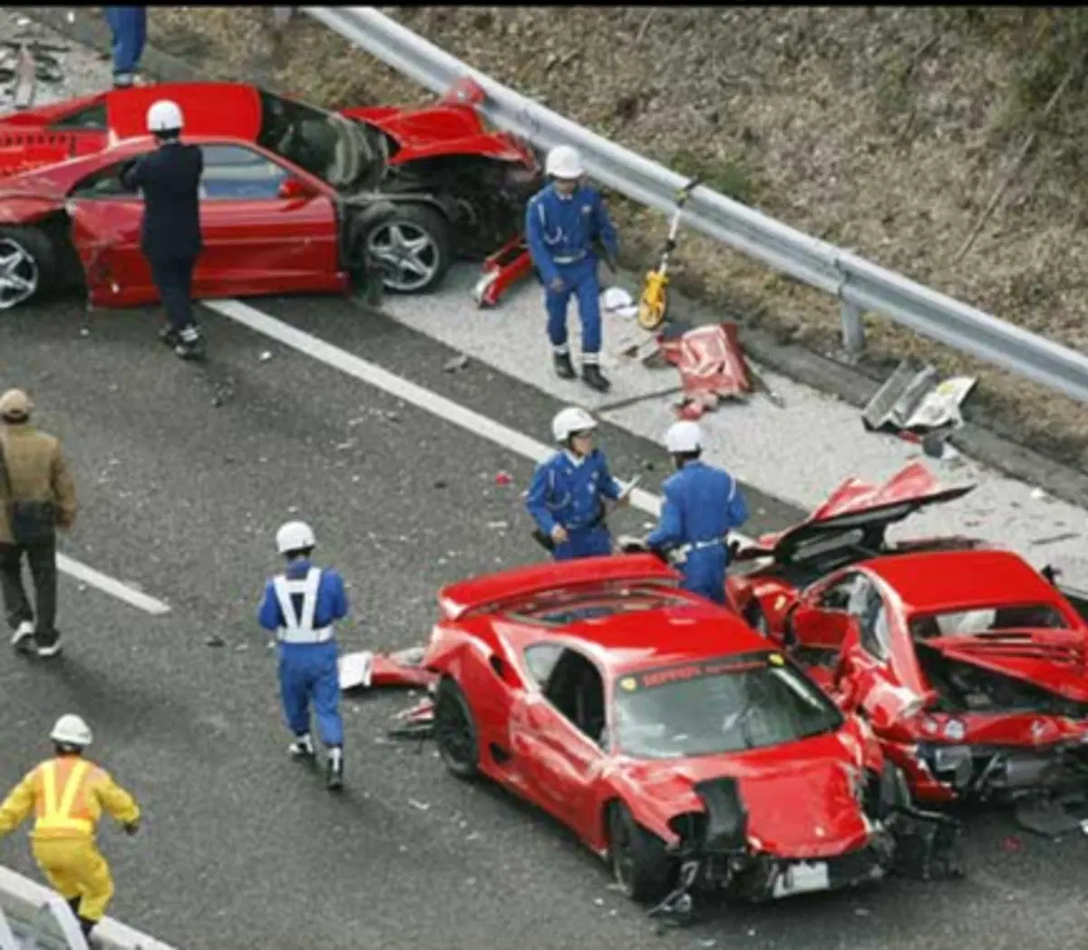 Giappone: 8 Ferrari coinvolte in un incidente stradale (6)