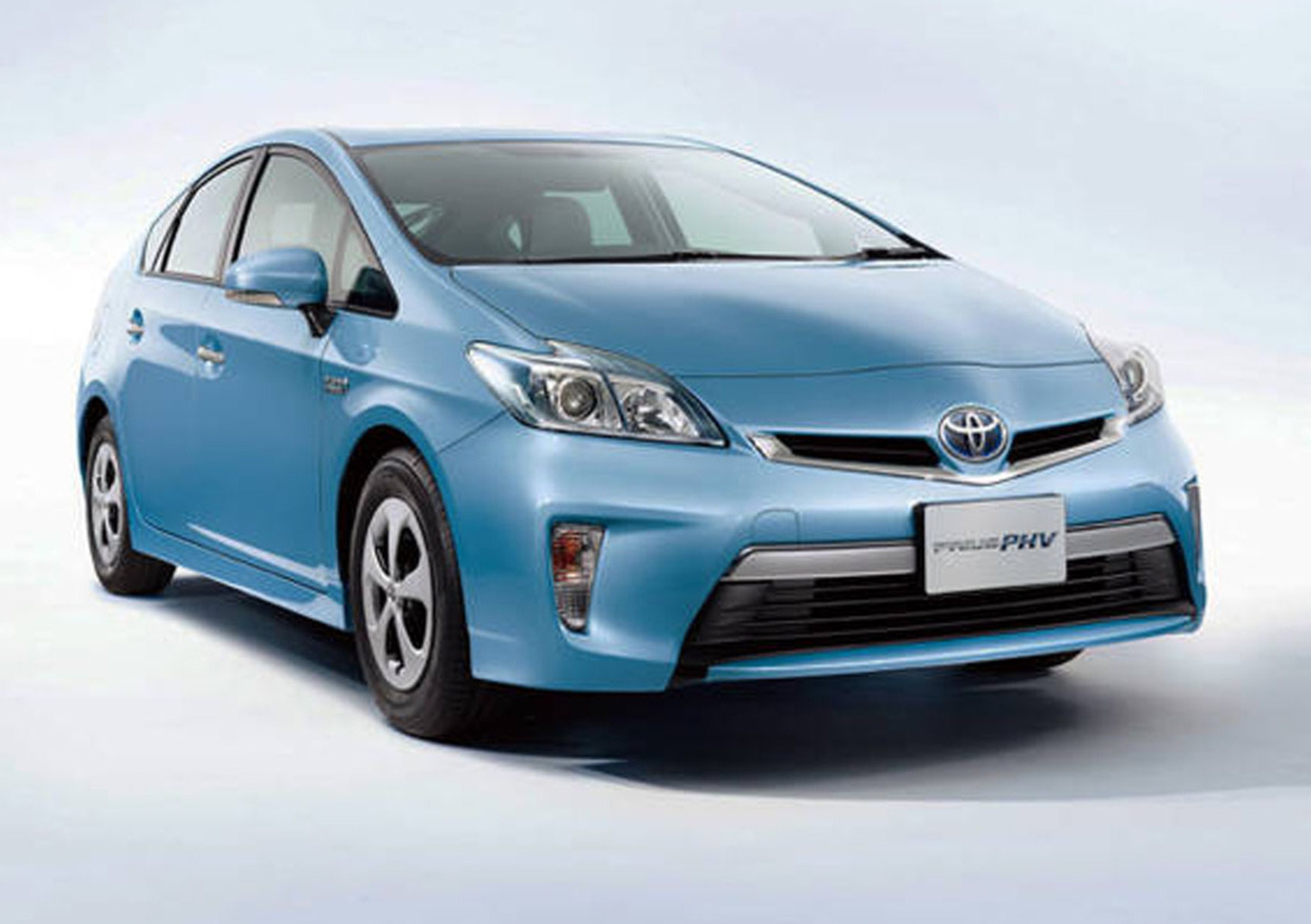 Toyota Prius Plug-In Hybrid: al via le vendite in Giappone