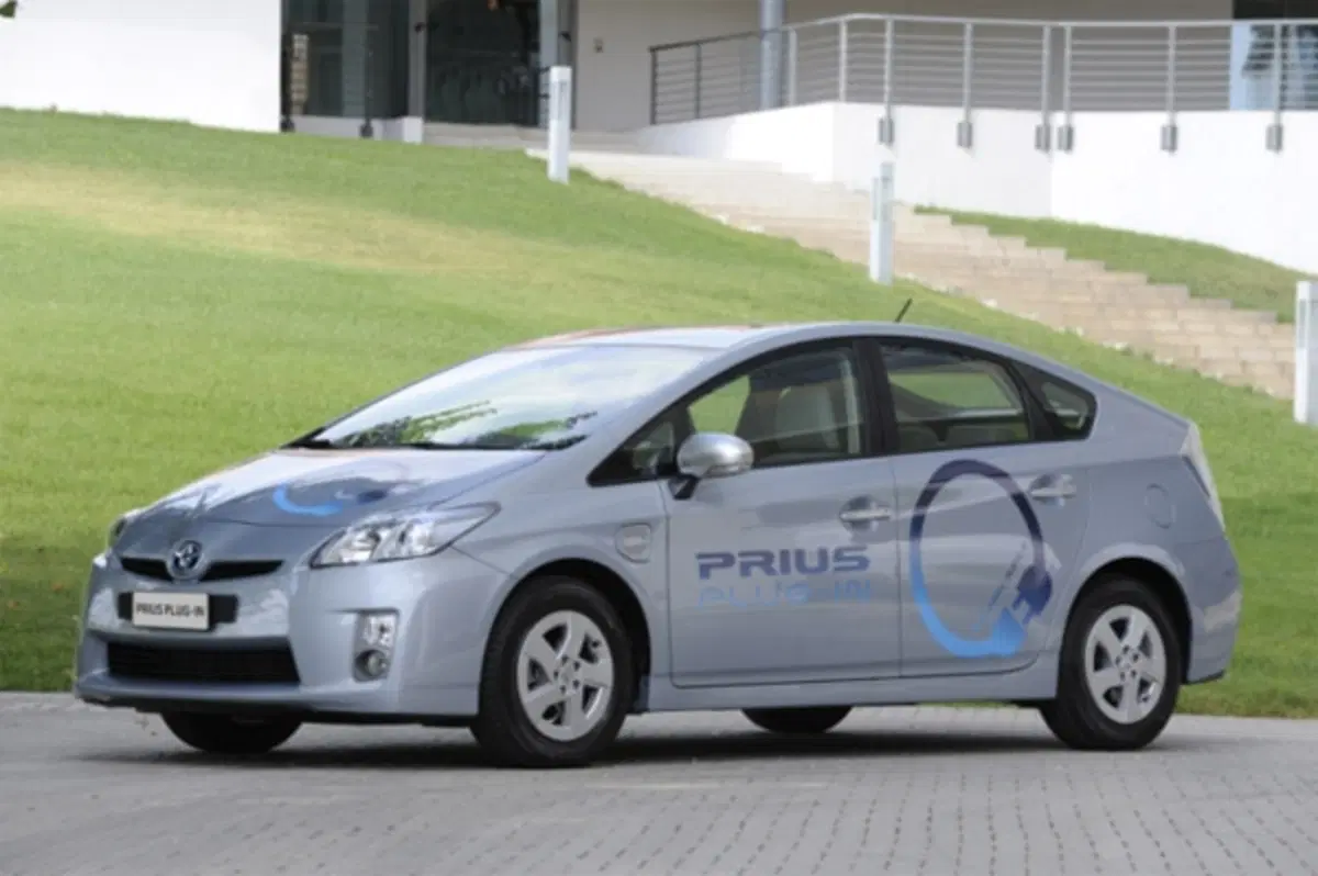 Toyota Prius Plug-In Hybrid: al via le vendite in Giappone (3)